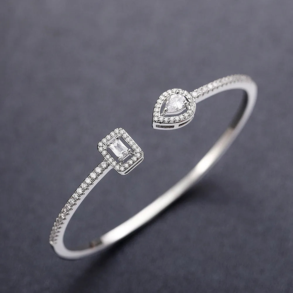 Luxurious Bracelet with Central Zirconias